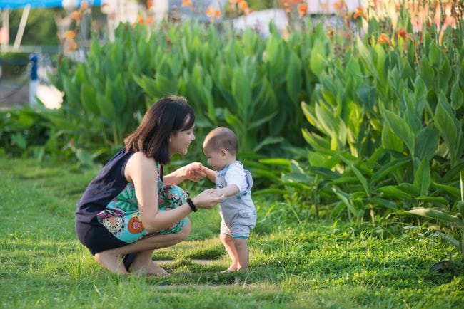 Tips Melatih Anak Berjalan dengan Aman - Alodokter