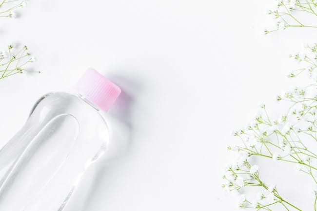 Menggunakan Baby Oil untuk Pelumas Saat Berhubungan Seksual, Amankah? - Alodokter