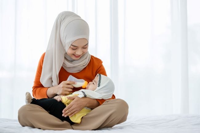 Ini Tanda-Tanda Ibu Menyusui Dilarang Berpuasa - Alodokter