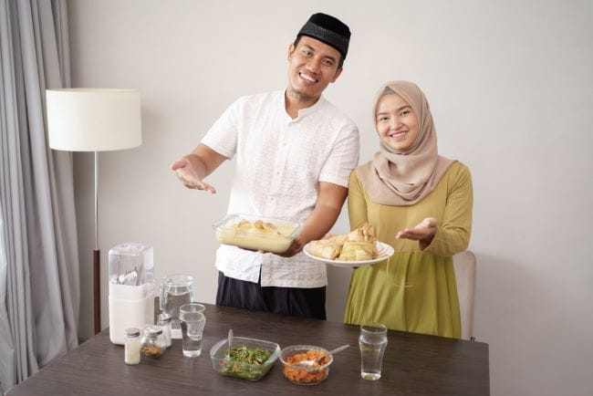 Penting Diketahui, Ini Tips Makan Sehat Saat Lebaran - Alodokter