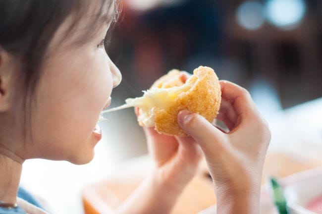 Jangan Dilewatkan, Ini Manfaat Keju untuk Anak - Alodokter