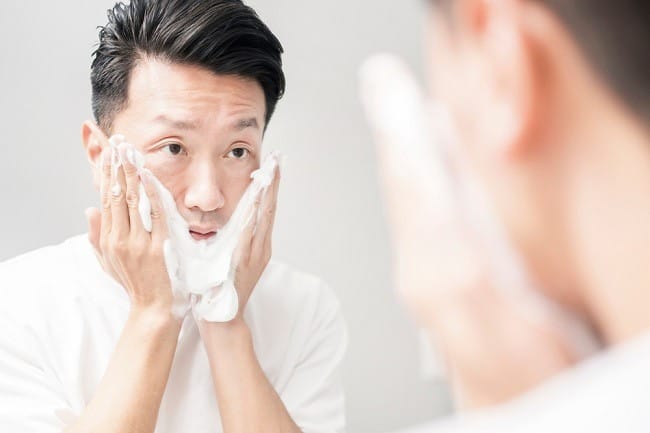 Sabun Wajah Pria, Ini 5 Tips Memilihnya - Alodokter