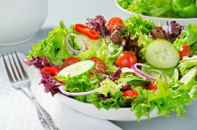8 Sayuran untuk Salad yang Kaya Nutrisi - Alodokter