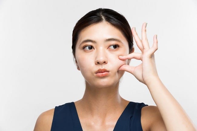 9 Cara Meniruskan Wajah yang Efektif - Alodokter