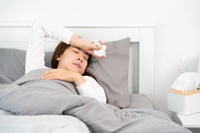 Ini Posisi Tidur saat Hidung Tersumbat yang Paling Direkomendasikan - Alodokter