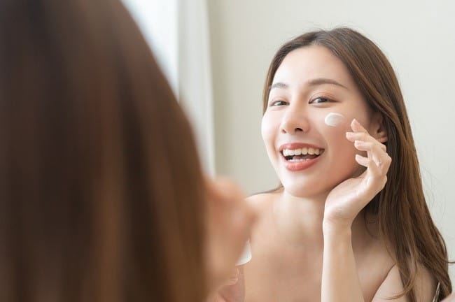 Pelembab Wajah yang Bagus, Ketahui 6 Cara Memilihnya - Alodokter