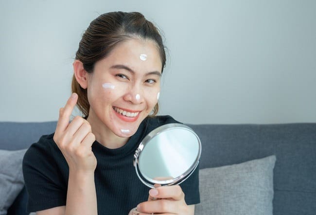 Salicylic Acid untuk Wajah, Ketahui Manfaat dan Tips Penggunaannya - Alodokter
