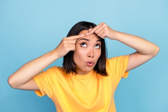 7 Cara Menghilangkan Jerawat di Jidat yang Efektif - Alodokter