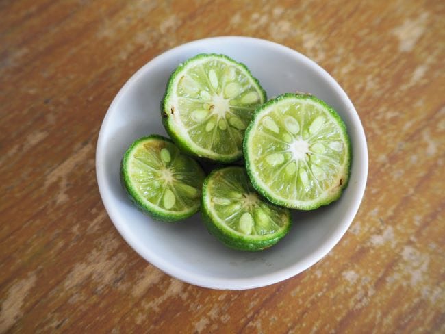 6 Manfaat Jeruk Nipis untuk Rambut dan Cara Menggunakannya - Alodokter