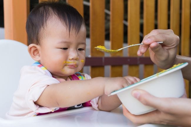 Porsi Makan Bayi 8 Bulan yang Perlu Diketahui Para Ibu - Alodokter