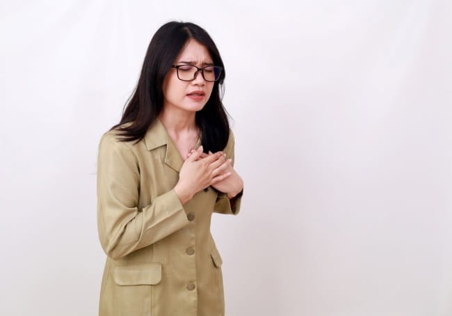 Dada Sebelah Kiri Sakit seperti Tertusuk, Ketahui Penyebab dan Cara Mengatasinya - Alodokter