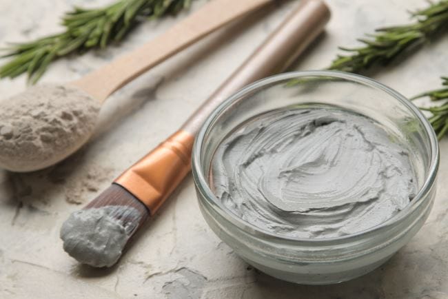 Clay Mask, Inilah 5 Manfaatnya untuk Wajah dan Tips Menggunakannya - Alodokter