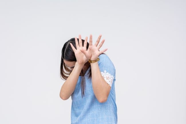 Apa Perbedaan Ketakutan Biasa dengan Fobia? Ini Jawabannya - Alodokter