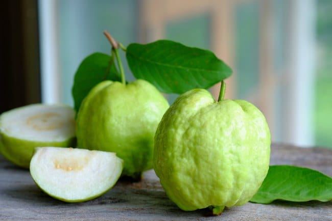 7 Manfaat Jambu Kristal yang Jarang Diketahui - Alodokter