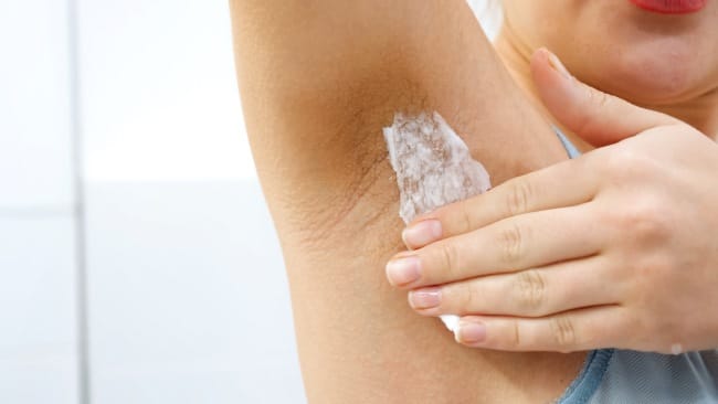 Eksfoliasi Kulit Ketiak, Ketahui Manfaat dan Tips Melakukannya - Alodokter