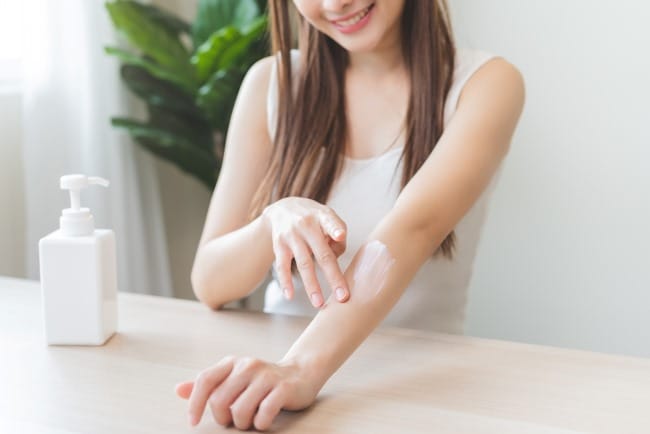 Kulit Tangan Kering, Ini Penyebab dan Cara Mengatasinya - Alodokter