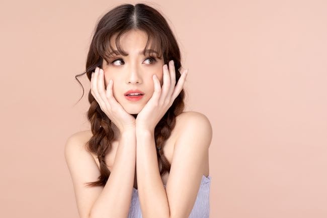 7 Cara Mengatasi Kulit Wajah Kering dan Kusam - Alodokter