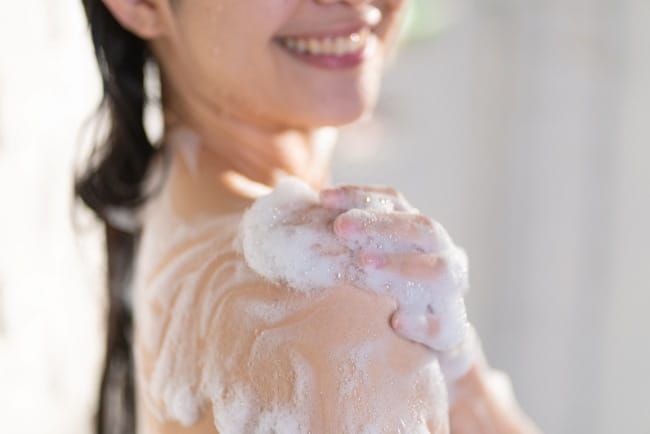 7 Sabun Mandi untuk Kulit Kering yang Memberi Kelembapan Ekstra - Alodokter