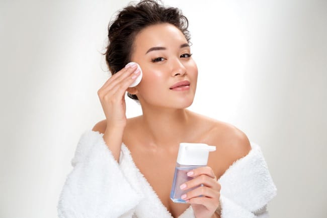 9 Pembersih Make Up yang Ampuh Membersihkan Riasan - Alodokter