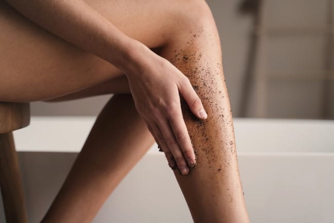 5 Body Scrub untuk Mencerahkan Kulit Kusam - Alodokter