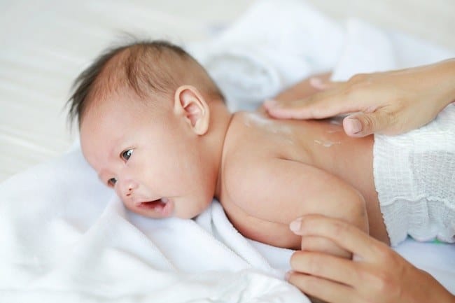 Bunda, Yuk Ketahui Cara Merawat Kulit Bayi yang Benar - Alodokter