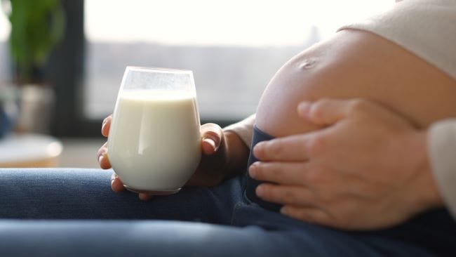 Kalsium untuk Ibu Hamil, Ini Peran dan Sumbernya - Alodokter