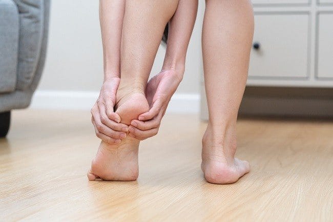 Penyebab Taji Tumit dan Cara Mengatasinya - Alodokter