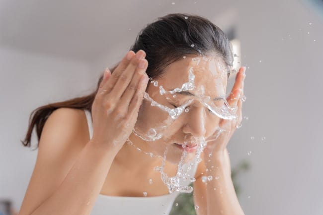 8 Manfaat Cuci Muka dengan Air Es yang Sayang Dilewatkan - Alodokter