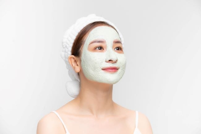 7 Masker Wajah untuk Kulit Berjerawat, Sudah Coba Belum? - Alodokter