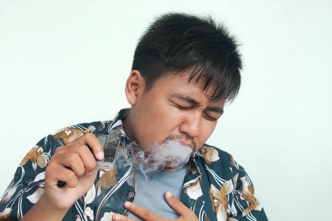 7 Bahaya Rokok Elektrik yang Mengintai Pemakainya - Alodokter