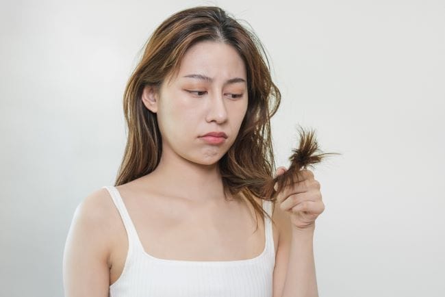 8 Ciri-Ciri Rambut Rusak dan Penyebabnya - Alodokter