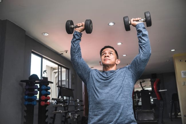 Overhead Press, Ini Manfaat dan Tips Melakukannya - Alodokter