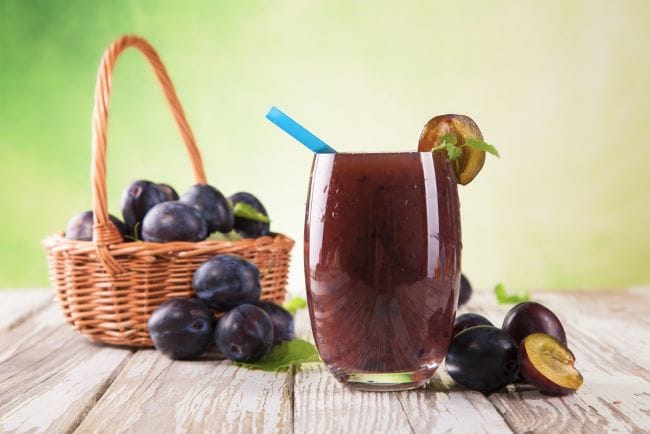 Jus Plum, Ini Manfaat dan Cara Membuatnya di Rumah - Alodokter