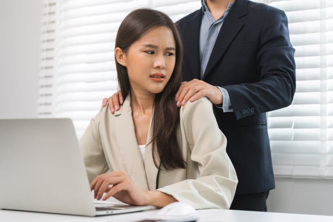 Pelecehan Seksual, Ketahui Jenis Beserta Contohnya - Alodokter