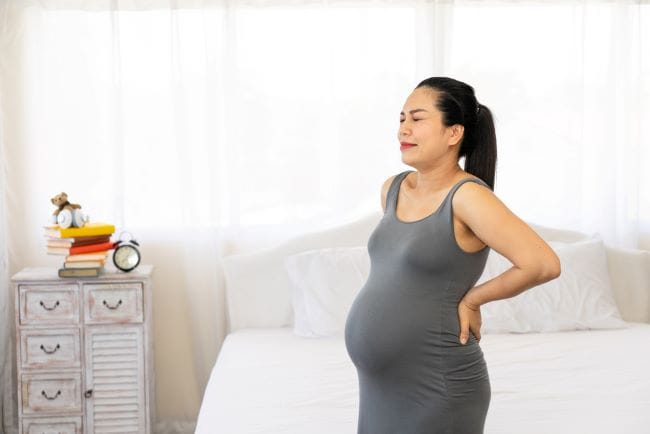 Sakit Pinggang pada Ibu Hamil 5 Bulan, Normal atau Tidak? - Alodokter