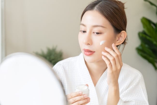 12 Obat Flek Hitam di Wajah Paling Ampuh di Apotik - Alodokter