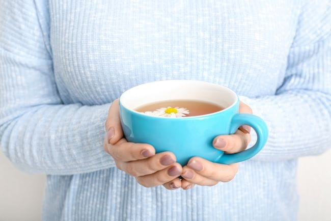Teh Chamomile untuk Asam Lambung, Ketahui Manfaat dan Cara Membuatnya - Alodokter