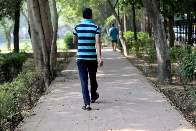 7 Manfaat Jalan Kaki sesudah Makan yang Sayang bila Dilewatkan - Alodokter