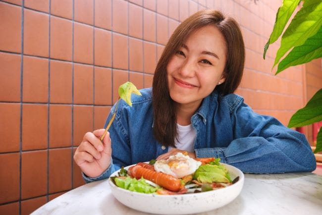 12 Makanan untuk Cegah Rambut Rontok yang Enak dan Bernutrisi - Alodokter