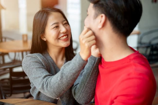 Casual Relationship, Ini Arti, Kelebihan, dan Kekurangannya - Alodokter