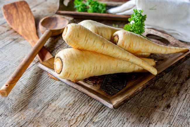 Parsnip, Umbi-Umbian yang Kaya Manfaat dan Nutrisi - Alodokter