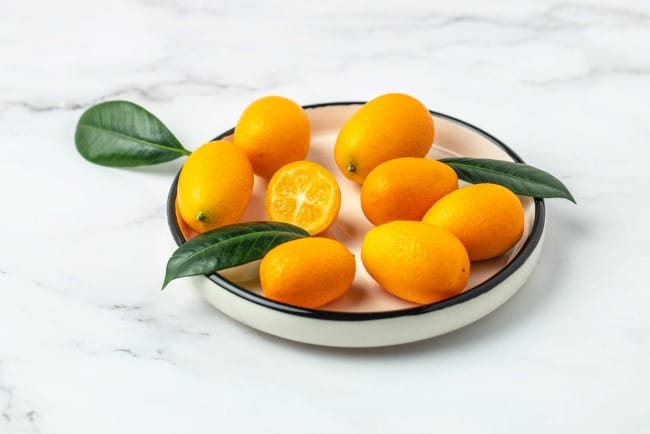 Kumquat, Si Buah Mini Asam Manis yang Kaya Manfaat - Alodokter