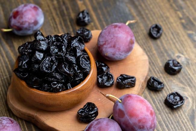 Buah Prune, Inilah Nutrisi dan Manfaatnya yang Sayang Dilewatkan - Alodokter