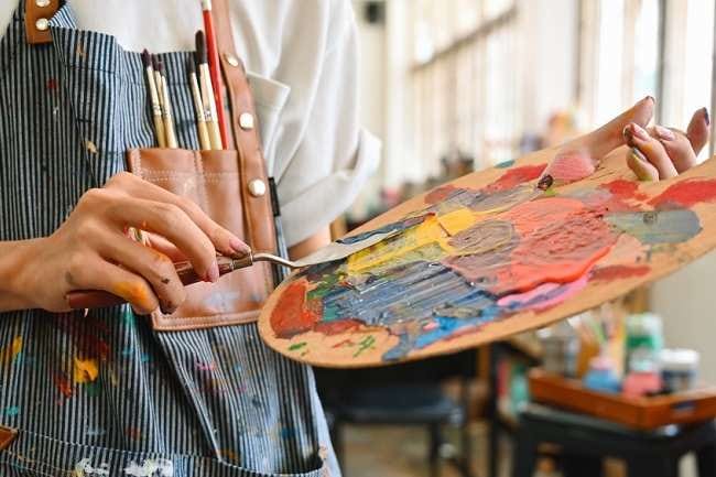 9 Manfaat Melukis Bagi Kesehatan Fisik dan Mental - Alodokter