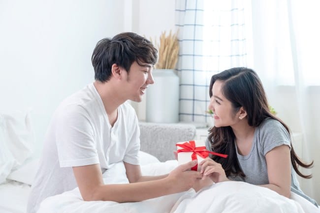 Receiving Gifts, Kenali Pengertian dan Tips Melakukannya - Alodokter