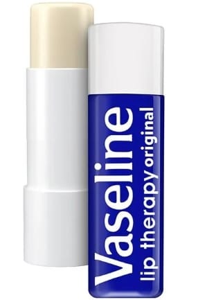 10 Lip Balm yang Bagus untuk Atasi Bibir Kering dan Pecah-Pecah - Alodokter