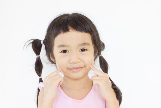 Bercak Putih di Wajah Anak, Kenali Penyebab dan Cara Mengatasinya - Alodokter