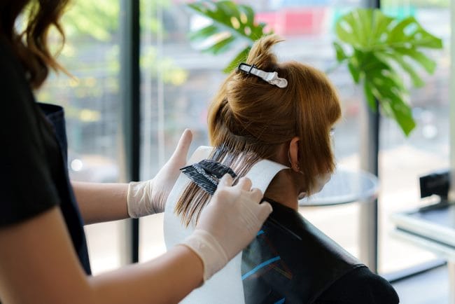 Toning Rambut, Ketahui Cara Memilih dan Tips Menggunakannya - Alodokter