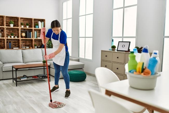 Tips Membersihkan Rumah setelah Banjir agar Tetap Sehat dan Aman - Alodokter