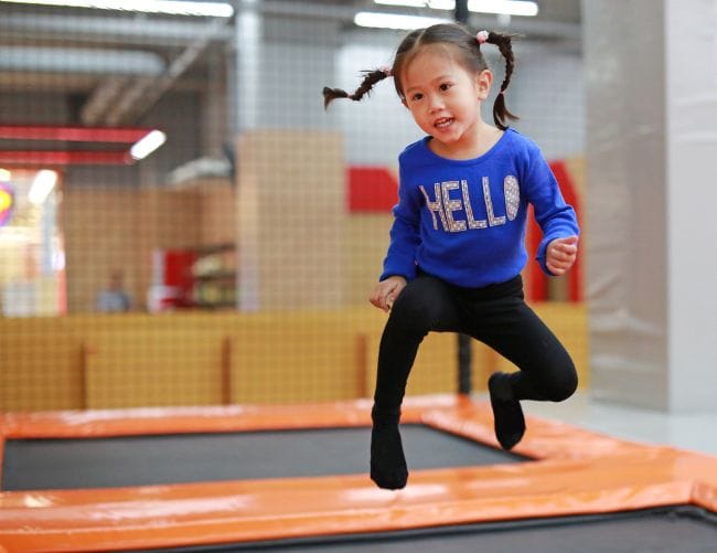 5 Manfaat Trampolin untuk Anak TK: Bikin Aktif, Sehat, dan Ceria! - Alodokter